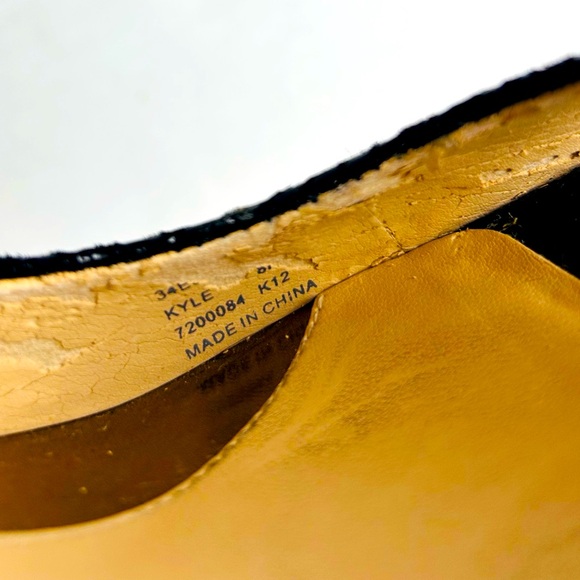 CALVIN KLEIN WOMEN’S KLYE BLACK PYTHON OPEN TOE PUMPS. SIZE 8M - Picture 3 of 6